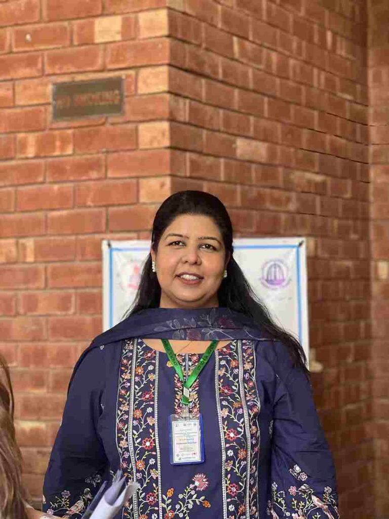 Ms Momina Nayyer Psychologist